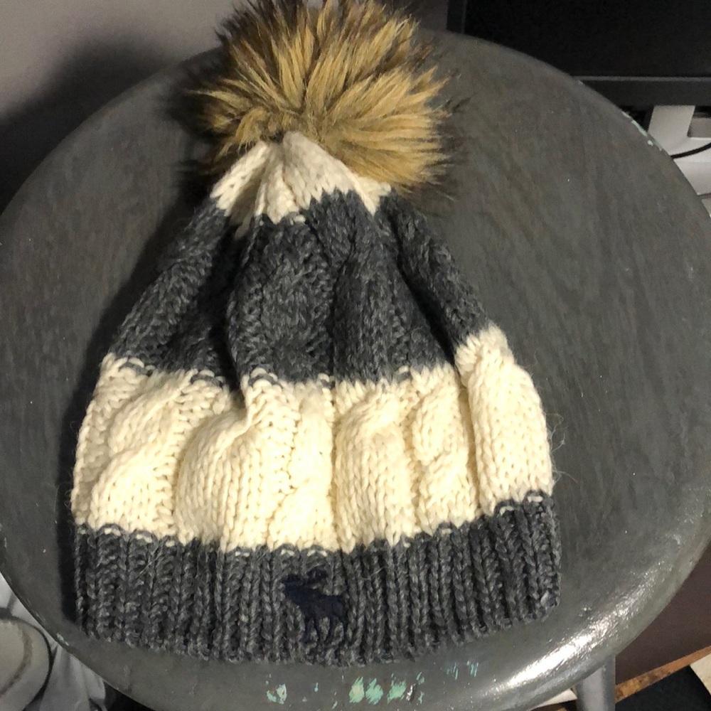 Girls Abercrombie knit pompon fur hat toque